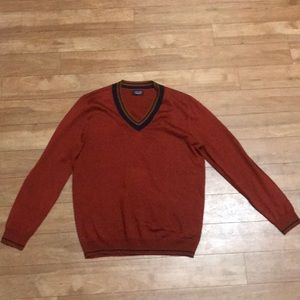Zara Men’s v-neck sweater